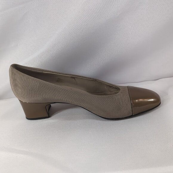 Etienne Aigner Kitten Heels Brown Tan Ribbed Taupe 8 Leather Italy Women Vintage - Picture 8 of 16